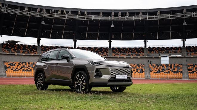 Toyota RAV4 2026 ra mắt ĐN&Aacute;: 2 bản, gi&aacute; quy đổi từ 950 triệu đồng, liệu c&oacute; về Việt Nam cạnh tranh CR-V bằng động cơ hybrid?- Ảnh 5.