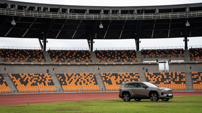 Toyota RAV4 2026 ra mắt ĐN&Aacute;: 2 bản, gi&aacute; quy đổi từ 950 triệu đồng, liệu c&oacute; về Việt Nam cạnh tranh CR-V bằng động cơ hybrid?- Ảnh 9.