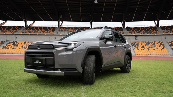 Toyota RAV4 2026 ra mắt ĐN&Aacute;: 2 bản, gi&aacute; quy đổi từ 950 triệu đồng, liệu c&oacute; về Việt Nam cạnh tranh CR-V bằng động cơ hybrid?- Ảnh 12.