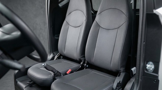 Ô tô điện Việt Nam giá từ 148 triệu đồng sắp ra mắt: Tháo pin như xe máy, sạc được tại nhà, chạy gần 10 vòng Hồ Tây mới hết pin- Ảnh 8. Ô tô điện Việt Nam giá từ 148 triệu đồng sắp ra mắt: Tháo pin như xe máy, sạc được tại nhà, chạy gần 10 vòng Hồ Tây mới hết pin- Ảnh 8.