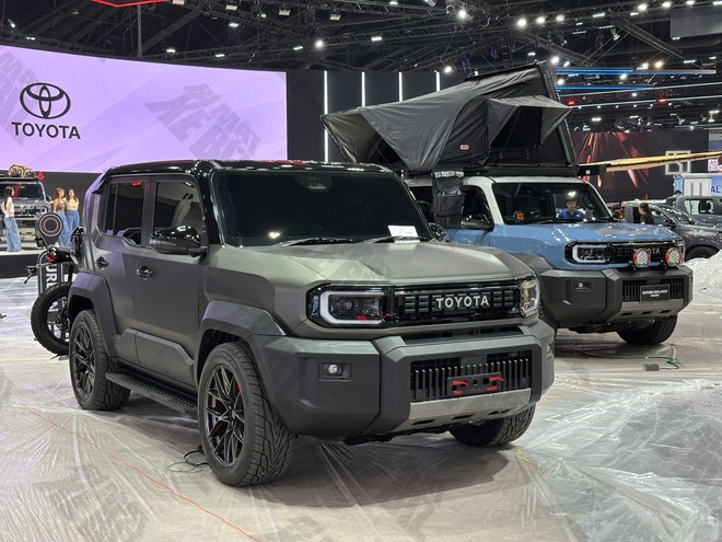 Sờ tận tay Toyota Land Cruiser FJ sắp về Việt Nam: Nhìn thực tế 'lực' hơn trên ảnh, trau chuốt 'mượt', nhiều bản độ bắt mắt- Ảnh 10. Sờ tận tay Toyota Land Cruiser FJ sắp về Việt Nam: Nhìn thực tế 'lực' hơn trên ảnh, trau chuốt 'mượt', nhiều bản độ bắt mắt- Ảnh 10.