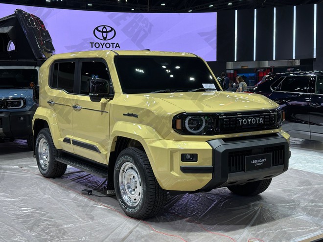 Sờ tận tay Toyota Land Cruiser FJ sắp về Việt Nam: Nhìn thực tế 'lực' hơn trên ảnh, trau chuốt 'mượt', nhiều bản độ bắt mắt- Ảnh 8. Sờ tận tay Toyota Land Cruiser FJ sắp về Việt Nam: Nhìn thực tế 'lực' hơn trên ảnh, trau chuốt 'mượt', nhiều bản độ bắt mắt- Ảnh 8.