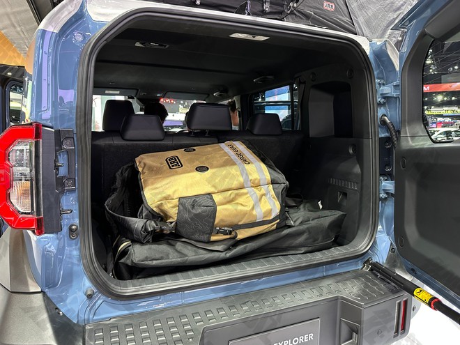 Sờ tận tay Toyota Land Cruiser FJ sắp về Việt Nam: Nhìn thực tế 'lực' hơn trên ảnh, trau chuốt 'mượt', nhiều bản độ bắt mắt- Ảnh 21. Sờ tận tay Toyota Land Cruiser FJ sắp về Việt Nam: Nhìn thực tế 'lực' hơn trên ảnh, trau chuốt 'mượt', nhiều bản độ bắt mắt- Ảnh 21.