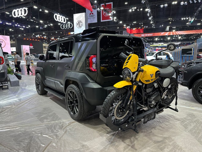 Sờ tận tay Toyota Land Cruiser FJ sắp về Việt Nam: Nhìn thực tế 'lực' hơn trên ảnh, trau chuốt 'mượt', nhiều bản độ bắt mắt- Ảnh 11. Sờ tận tay Toyota Land Cruiser FJ sắp về Việt Nam: Nhìn thực tế 'lực' hơn trên ảnh, trau chuốt 'mượt', nhiều bản độ bắt mắt- Ảnh 11.