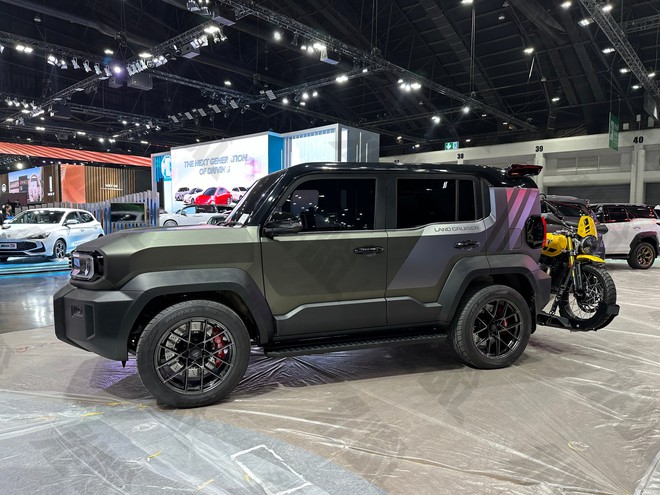 Sờ tận tay Toyota Land Cruiser FJ sắp về Việt Nam: Nhìn thực tế 'lực' hơn trên ảnh, trau chuốt 'mượt', nhiều bản độ bắt mắt- Ảnh 12. Sờ tận tay Toyota Land Cruiser FJ sắp về Việt Nam: Nhìn thực tế 'lực' hơn trên ảnh, trau chuốt 'mượt', nhiều bản độ bắt mắt- Ảnh 12.