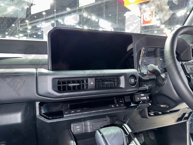 Sờ tận tay Toyota Land Cruiser FJ sắp về Việt Nam: Nhìn thực tế 'lực' hơn trên ảnh, trau chuốt 'mượt', nhiều bản độ bắt mắt- Ảnh 23. Sờ tận tay Toyota Land Cruiser FJ sắp về Việt Nam: Nhìn thực tế 'lực' hơn trên ảnh, trau chuốt 'mượt', nhiều bản độ bắt mắt- Ảnh 23.