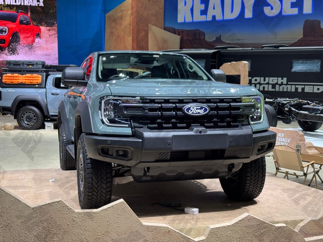 Xem thực tế Ford Ranger Wildtrak 2026 trước khi b&aacute;n tại Việt Nam: Thiết kế tinh chỉnh nhẹ, động cơ mới, cấu h&igrave;nh dễ rẻ hơn trước, th&ecirc;m cạnh tranh Hilux- Ảnh 17.