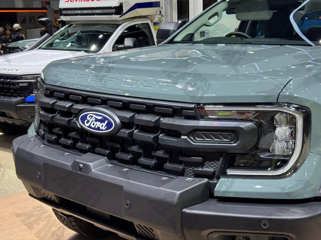 Xem thực tế Ford Ranger Wildtrak 2026 trước khi b&aacute;n tại Việt Nam: Thiết kế tinh chỉnh nhẹ, động cơ mới, cấu h&igrave;nh dễ rẻ hơn trước, th&ecirc;m cạnh tranh Hilux- Ảnh 19.