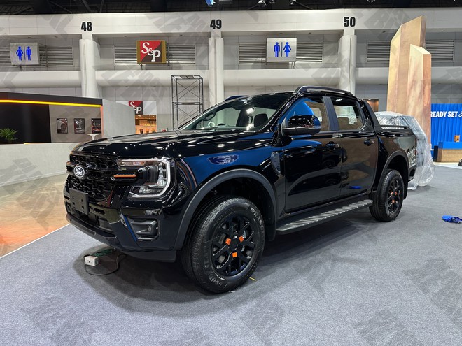 Xem thực tế Ford Ranger Wildtrak 2026 trước khi b&aacute;n tại Việt Nam: Thiết kế tinh chỉnh nhẹ, động cơ mới, cấu h&igrave;nh dễ rẻ hơn trước, th&ecirc;m cạnh tranh Hilux- Ảnh 5.