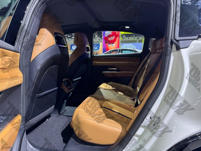 Ngắm Mazda 6e thuần điện: Sạc đầy đi 600 km, kh&oacute; t&igrave;m được đối thủ khi về Việt Nam- Ảnh 8.