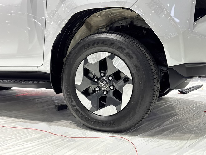 Cận cảnh Toyota Hilux điện tại BIMS 2026: Không còn 'nghèo' trang bị, màn hình như xe sang, sẵn sàng đấu sòng phẳng với Ranger về công nghệ- Ảnh 9. Cận cảnh Toyota Hilux điện tại BIMS 2026: Không còn 'nghèo' trang bị, màn hình như xe sang, sẵn sàng đấu sòng phẳng với Ranger về công nghệ- Ảnh 9.