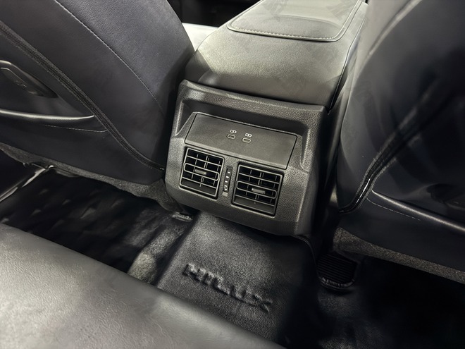 Cận cảnh Toyota Hilux điện tại BIMS 2026: Không còn 'nghèo' trang bị, màn hình như xe sang, sẵn sàng đấu sòng phẳng với Ranger về công nghệ- Ảnh 17. Cận cảnh Toyota Hilux điện tại BIMS 2026: Không còn 'nghèo' trang bị, màn hình như xe sang, sẵn sàng đấu sòng phẳng với Ranger về công nghệ- Ảnh 17.