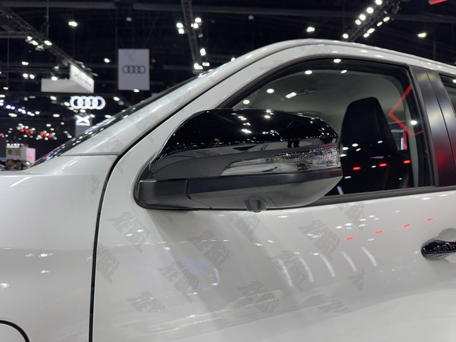 Cận cảnh Toyota Hilux điện tại BIMS 2026: Không còn 'nghèo' trang bị, màn hình như xe sang, sẵn sàng đấu sòng phẳng với Ranger về công nghệ- Ảnh 18. Cận cảnh Toyota Hilux điện tại BIMS 2026: Không còn 'nghèo' trang bị, màn hình như xe sang, sẵn sàng đấu sòng phẳng với Ranger về công nghệ- Ảnh 18.