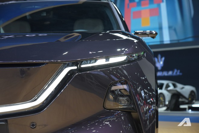 Xem Mazda CX-6e ngo&agrave;i đời thực: Bề thế hơn CX-5, thiết kế b&oacute;ng bẩy với 3 m&agrave;n h&igrave;nh si&ecirc;u lớn, chạy tới 600km/sạc- Ảnh 4.