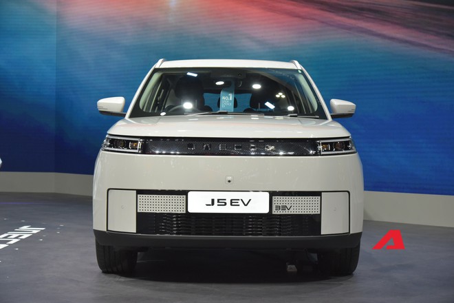 Soi kỹ Jaecoo J5 EV v&agrave; J6 EV sắp ra mắt Việt Nam: Thiết kế như xe sang, một lần sạc chạy TP.HCM - Nha Trang thoải m&aacute;i, 'phả hơi n&oacute;ng' v&agrave;o ph&acirc;n kh&uacute;c B v&agrave; C khi về Việt Nam- Ảnh 14.