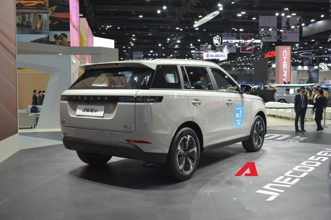 Soi kỹ Jaecoo J5 EV v&agrave; J6 EV sắp ra mắt Việt Nam: Thiết kế như xe sang, một lần sạc chạy TP.HCM - Nha Trang thoải m&aacute;i, 'phả hơi n&oacute;ng' v&agrave;o ph&acirc;n kh&uacute;c B v&agrave; C khi về Việt Nam- Ảnh 13.