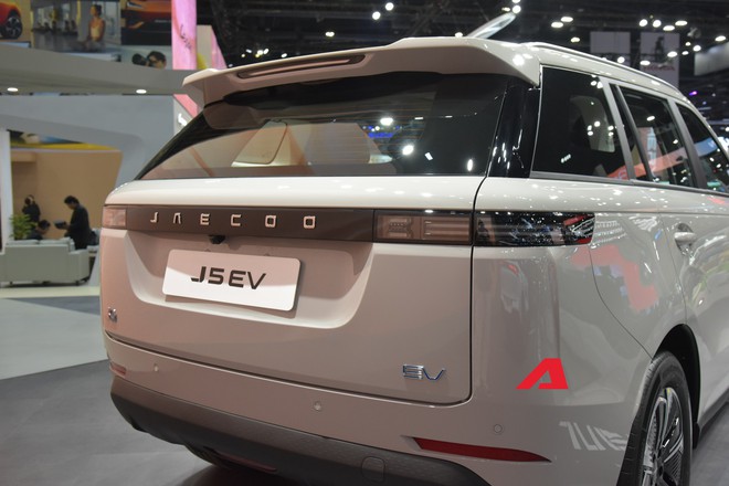 Soi kỹ Jaecoo J5 EV v&agrave; J6 EV sắp ra mắt Việt Nam: Thiết kế như xe sang, một lần sạc chạy TP.HCM - Nha Trang thoải m&aacute;i, 'phả hơi n&oacute;ng' v&agrave;o ph&acirc;n kh&uacute;c B v&agrave; C khi về Việt Nam- Ảnh 15.