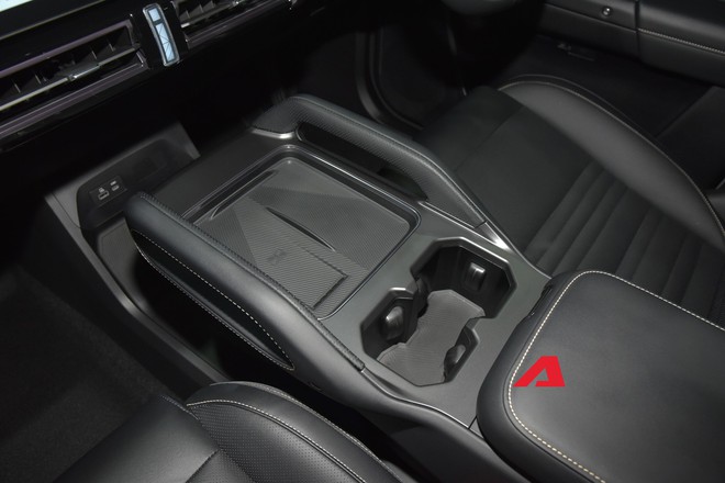 Soi kỹ Jaecoo J5 EV v&agrave; J6 EV sắp ra mắt Việt Nam: Thiết kế như xe sang, một lần sạc chạy TP.HCM - Nha Trang thoải m&aacute;i, 'phả hơi n&oacute;ng' v&agrave;o ph&acirc;n kh&uacute;c B v&agrave; C khi về Việt Nam- Ảnh 7.