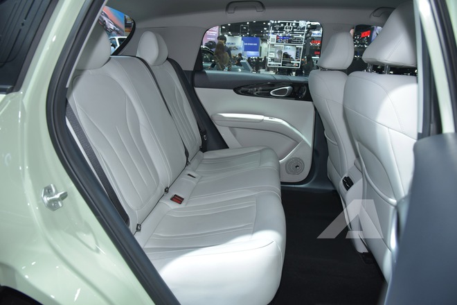 Soi chi tiết Geely EX2 trước giờ ra mắt Việt Nam: M&agrave;n h&igrave;nh 14,6 inch, ADAS đầy đủ, chạy H&agrave; Nội - H&agrave; Tĩnh chỉ trong 1 lần sạc- Ảnh 3.