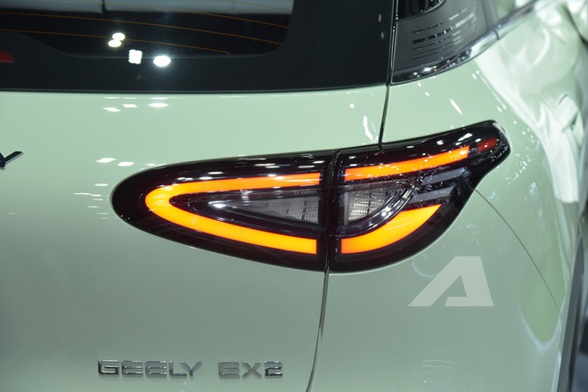 Soi chi tiết Geely EX2 trước giờ ra mắt Việt Nam: M&agrave;n h&igrave;nh 14,6 inch, ADAS đầy đủ, chạy H&agrave; Nội - H&agrave; Tĩnh chỉ trong 1 lần sạc- Ảnh 11.