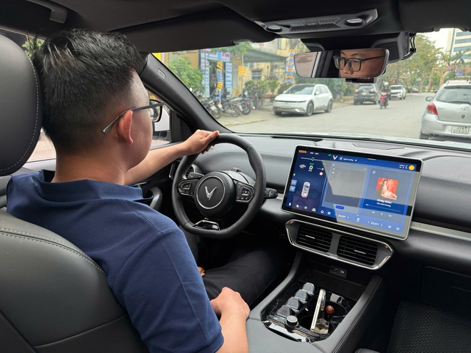 Từ CX-5 AWD sang xe điện: Chủ xe Nghệ An chốt VinFast VF 8 sau 3.500 km, n&oacute;i thẳng ưu nhược điểm- Ảnh 6.