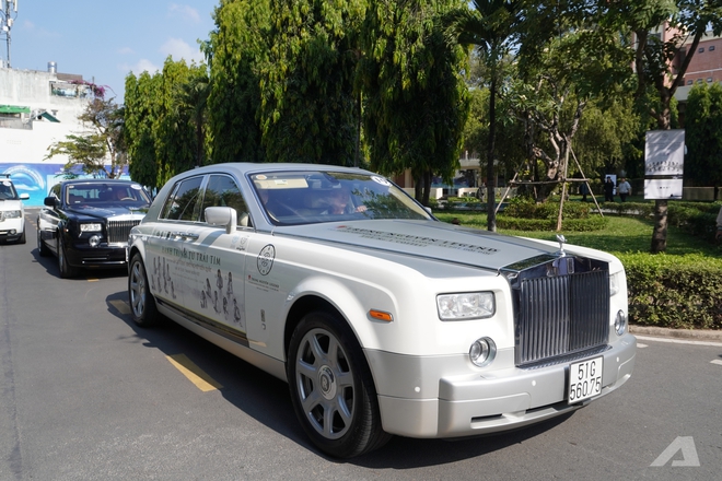 'Soi' d&agrave;n xe của &ocirc;ng Đặng L&ecirc; Nguy&ecirc;n Vũ mang đi xuy&ecirc;n Việt: C&oacute; chiếc đ&atilde; lăn b&aacute;nh hơn 90.000km, chi ph&iacute; đổ xăng c&oacute; thể khiến nhiều người kinh ngạc- Ảnh 19.