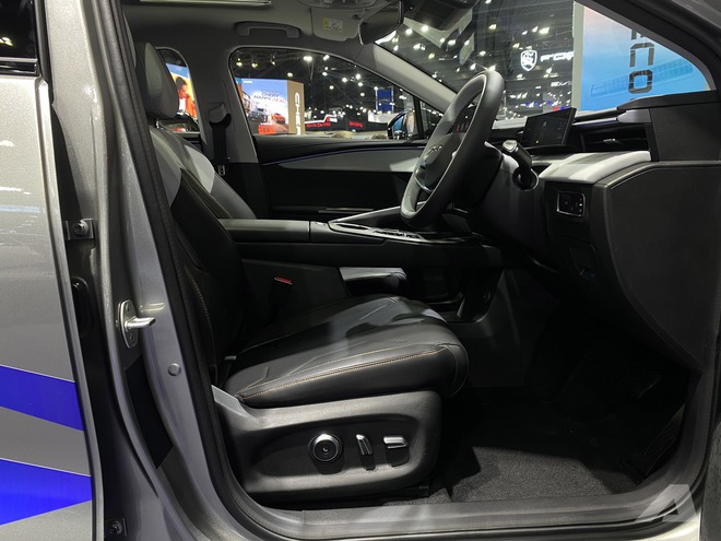 Omoda C5 EV 2026 tr&igrave;nh l&agrave;ng: 211 m&atilde; lực, m&agrave;n 24,6inch, 30 ph&uacute;t cắm điện l&agrave; c&oacute; thể chạy H&agrave; Nội - Sầm Sơn rồi trở về mới cần sạc- Ảnh 17.