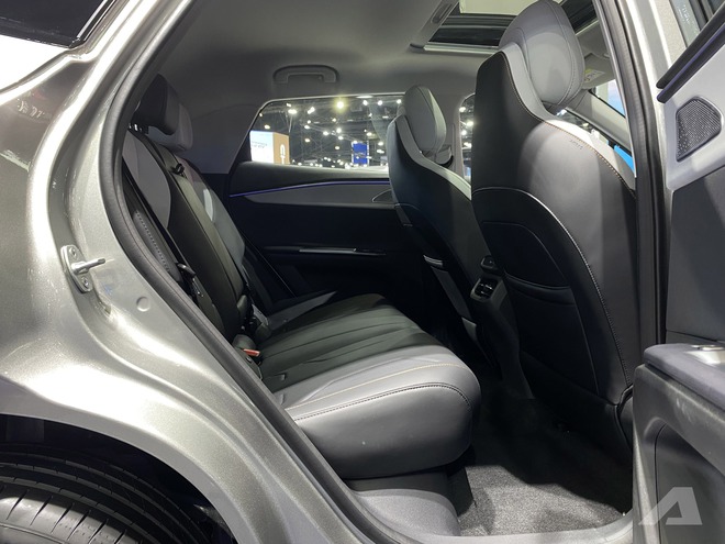 Omoda C5 EV 2026 tr&igrave;nh l&agrave;ng: 211 m&atilde; lực, m&agrave;n 24,6inch, 30 ph&uacute;t cắm điện l&agrave; c&oacute; thể chạy H&agrave; Nội - Sầm Sơn rồi trở về mới cần sạc- Ảnh 18.