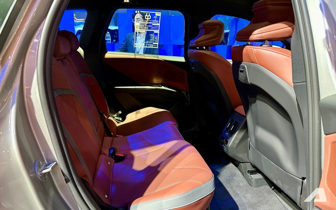 Xem trước BMW iX3 2026 dễ về Việt Nam: Gi&aacute; quy đổi gần 3 tỷ đồng, nội thất 'ngợp' m&agrave;n h&igrave;nh, đầy pin dư sức chạy H&agrave; Nội - Đ&agrave; Nẵng- Ảnh 17.