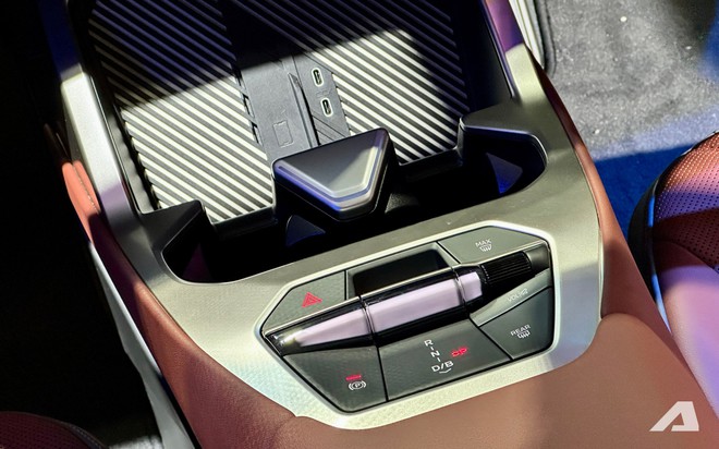 Xem trước BMW iX3 2026 dễ về Việt Nam: Gi&aacute; quy đổi gần 3 tỷ đồng, nội thất 'ngợp' m&agrave;n h&igrave;nh, đầy pin dư sức chạy H&agrave; Nội - Đ&agrave; Nẵng- Ảnh 21.