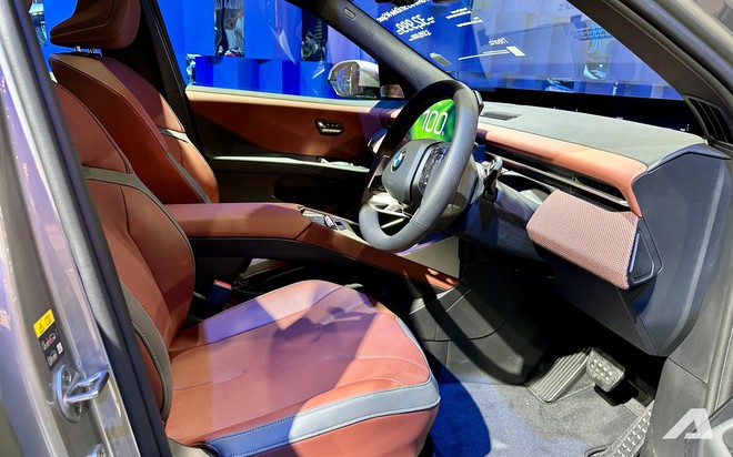 Xem trước BMW iX3 2026 dễ về Việt Nam: Gi&aacute; quy đổi gần 3 tỷ đồng, nội thất 'ngợp' m&agrave;n h&igrave;nh, đầy pin dư sức chạy H&agrave; Nội - Đ&agrave; Nẵng- Ảnh 16.