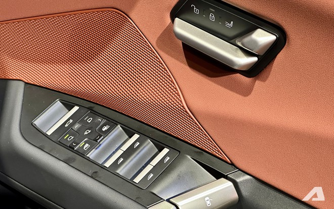 Xem trước BMW iX3 2026 dễ về Việt Nam: Gi&aacute; quy đổi gần 3 tỷ đồng, nội thất 'ngợp' m&agrave;n h&igrave;nh, đầy pin dư sức chạy H&agrave; Nội - Đ&agrave; Nẵng- Ảnh 22.