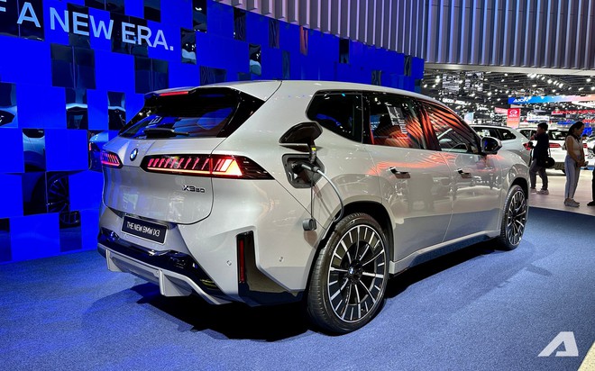 Xem trước BMW iX3 2026 dễ về Việt Nam: Gi&aacute; quy đổi gần 3 tỷ đồng, nội thất 'ngợp' m&agrave;n h&igrave;nh, đầy pin dư sức chạy H&agrave; Nội - Đ&agrave; Nẵng- Ảnh 3.