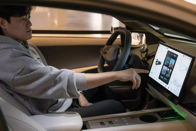 Lộ diện Hyundai Elantra 2027 bản tiền sản xuất: Thiết kế g&oacute;c cạnh hơn, m&agrave;n 17inch, động cơ hybrid tinh chỉnh- Ảnh 3.