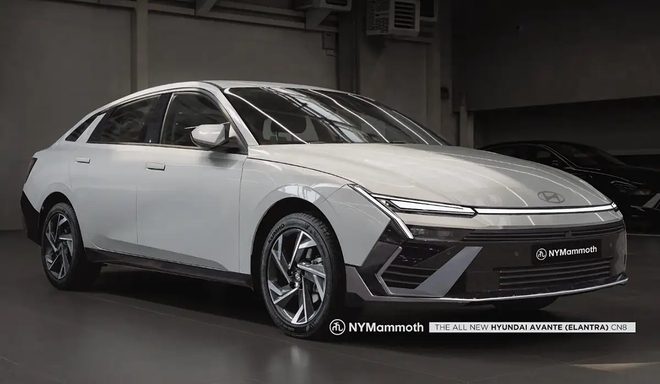 Lộ diện Hyundai Elantra 2027 bản tiền sản xuất: Thiết kế g&oacute;c cạnh hơn, m&agrave;n 17inch, động cơ hybrid tinh chỉnh- Ảnh 7.