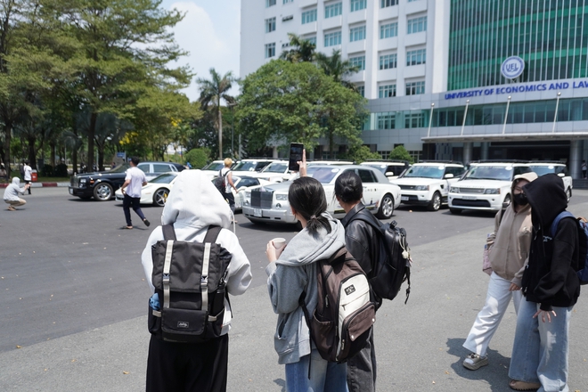 Hành trình Từ Trái Tim: Dàn mỹ nhân Kỳ Duyên, Hoàng Yến Chibi hội tụ, sinh viên mãn nhãn cùng siêu xe- Ảnh 9. Hành trình Từ Trái Tim: Dàn mỹ nhân Kỳ Duyên, Hoàng Yến Chibi hội tụ, sinh viên mãn nhãn cùng siêu xe- Ảnh 9.