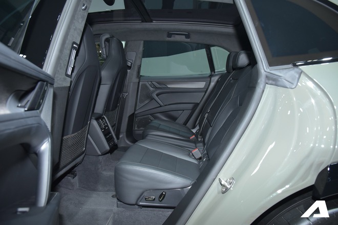 Gửi fan Porsche: Đ&acirc;y l&agrave; những điểm hay tr&ecirc;n Cayenne điện sắp về Việt Nam, gi&aacute; từ 4,72 tỷ đồng nhưng chắc kh&ocirc;ng ai mua gi&aacute; n&agrave;y- Ảnh 11.