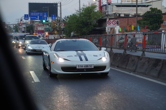 Dàn xe của ông Đặng Lê Nguyên Vũ rời trung tâm TP.HCM, bắt đầu hành trình xuyên Việt hàng nghìn km- Ảnh 3. Dàn xe của ông Đặng Lê Nguyên Vũ rời trung tâm TP.HCM, bắt đầu hành trình xuyên Việt hàng nghìn km- Ảnh 3.