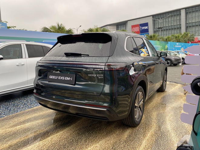Geely EX5 ra mắt Việt Nam: Giá từ 789 triệu đồng, hybrid có thể chạy điện tới 170km, có ADAS, tiện nghi cao cấp hơn CX-5, Tucson- Ảnh 10. Geely EX5 ra mắt Việt Nam: Giá từ 789 triệu đồng, hybrid có thể chạy điện tới 170km, có ADAS, tiện nghi cao cấp hơn CX-5, Tucson- Ảnh 10.