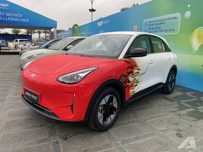 Geely EX2 ra mắt Việt Nam: Giá từ 459 triệu đồng, màn hình siêu lớn, có ADAS, sạc đầy đủ chạy Hà Nội - Hà Tĩnh- Ảnh 7. Geely EX2 ra mắt Việt Nam: Giá từ 459 triệu đồng, màn hình siêu lớn, có ADAS, sạc đầy đủ chạy Hà Nội - Hà Tĩnh- Ảnh 7.