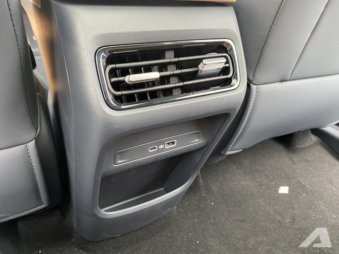 Geely EX5 ra mắt Việt Nam: Giá từ 789 triệu đồng, hybrid có thể chạy điện tới 170km, có ADAS, tiện nghi cao cấp hơn CX-5, Tucson- Ảnh 18. Geely EX5 ra mắt Việt Nam: Giá từ 789 triệu đồng, hybrid có thể chạy điện tới 170km, có ADAS, tiện nghi cao cấp hơn CX-5, Tucson- Ảnh 18.