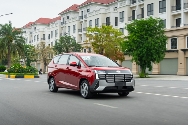 Cận cảnh Hyundai Stargazer mới tại Việt Nam: Loạt n&acirc;ng cấp đắt gi&aacute; gi&uacute;p n&acirc;ng tầm ho&agrave;n to&agrave;n trải nghiệm- Ảnh 14.