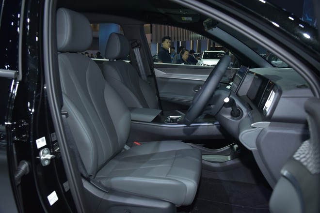 Tôi sang Thái ngồi thử BYD Sealion 5 dễ có cửa về VN: Giá rẻ hơn Xforce, to ngang CX-5, có đủ ADAS- Ảnh 4. Tôi sang Thái ngồi thử BYD Sealion 5 dễ có cửa về VN: Giá rẻ hơn Xforce, to ngang CX-5, có đủ ADAS- Ảnh 4.