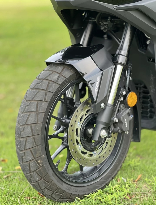 Honda ADV350 tại Việt Nam có giá lăn bánh gần 176 triệu đồng, vì sao vẫn khiến người chơi xe sẵn sàng xuống tiền?- Ảnh 10. Honda ADV350 tại Việt Nam có giá lăn bánh gần 176 triệu đồng, vì sao vẫn khiến người chơi xe sẵn sàng xuống tiền?- Ảnh 10.