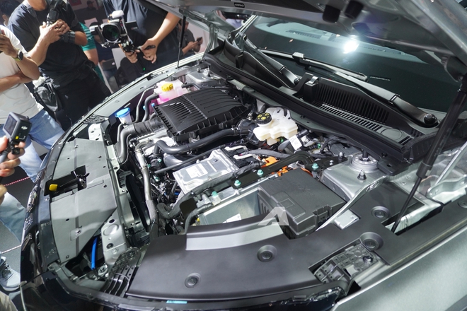 Omoda C5 SHS ra mắt Việt Nam: Gi&aacute; khởi điểm 599 triệu đồng, trang bị AI, sạc v&agrave; đổ đầy xăng đi hơn 1.000km, phả hơi n&oacute;ng v&agrave;o Toyota Corolla Cross- Ảnh 18.