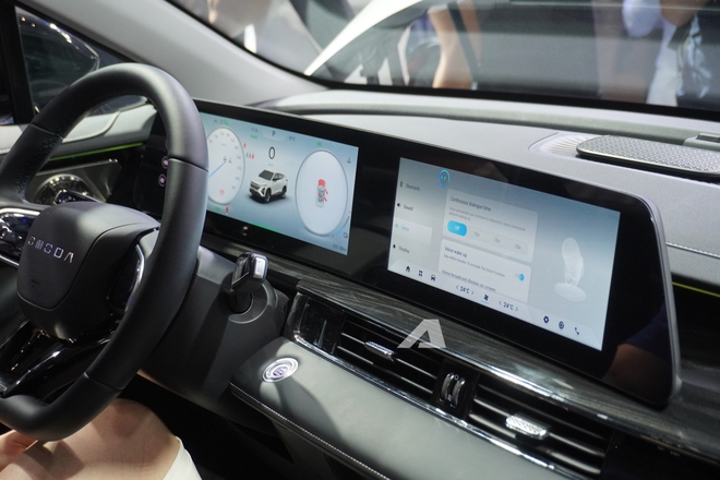 Omoda C5 SHS ra mắt Việt Nam: Gi&aacute; khởi điểm 599 triệu đồng, trang bị AI, sạc v&agrave; đổ đầy xăng đi hơn 1.000km, phả hơi n&oacute;ng v&agrave;o Toyota Corolla Cross- Ảnh 12.