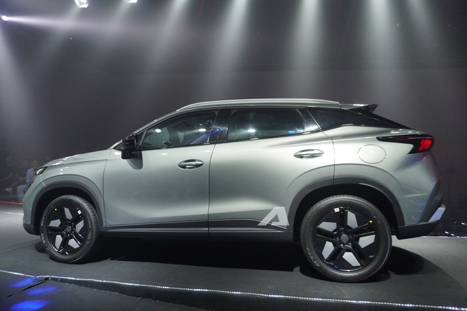 Omoda C5 SHS ra mắt Việt Nam: Gi&aacute; khởi điểm 599 triệu đồng, trang bị AI, sạc v&agrave; đổ đầy xăng đi hơn 1.000km, phả hơi n&oacute;ng v&agrave;o Toyota Corolla Cross- Ảnh 8.