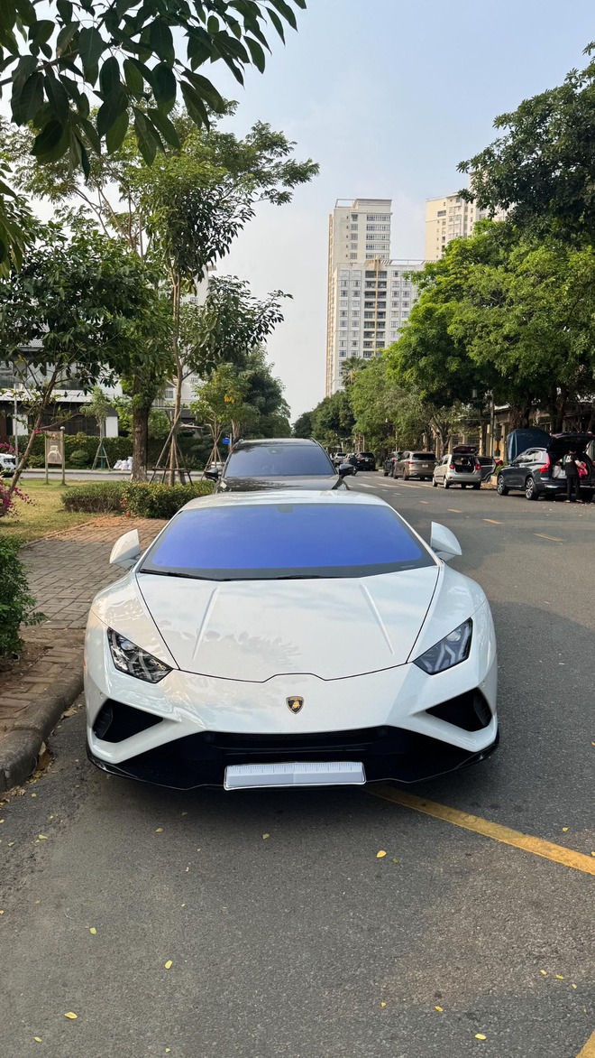 Lamborghini Huracan Evo RWD độc nhất Việt Nam b&aacute;n lại: Gi&aacute; 16,8 tỷ đồng, mỗi năm chạy chưa đến 2.000km, cho &lsquo;d&acirc;n chơi&rsquo; th&iacute;ch drift- Ảnh 2.