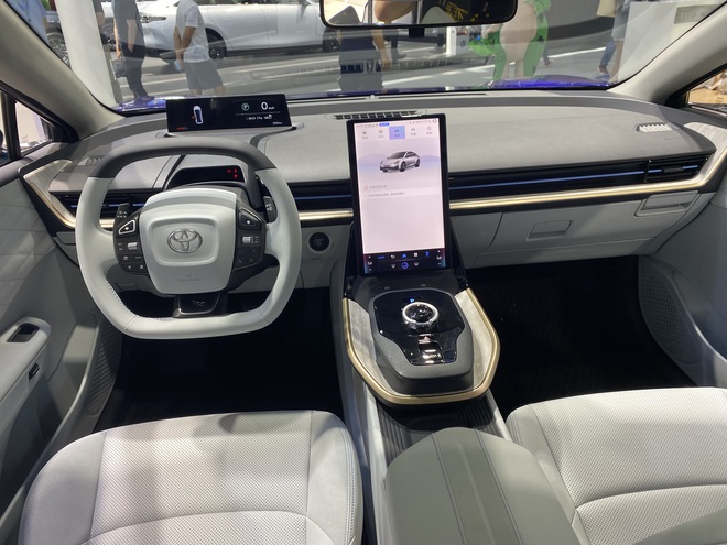 Sedan, SUV điện rẻ nhất của Toyota nay c&agrave;ng rẻ hơn: Gi&aacute; quy đổi từ 358 triệu đồng, đắt kh&aacute;ch kỷ lục ở thị trường s&aacute;t Việt Nam- Ảnh 9.