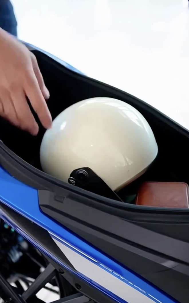 Thực hư clip Yamaha Exciter 2026 đang g&acirc;y x&ocirc;n xao MXH: Thiết kế hệt ảnh r&ograve; rỉ, cốp lớn v&agrave; cục m&aacute;y lạ tiết lộ sự thật- Ảnh 3.